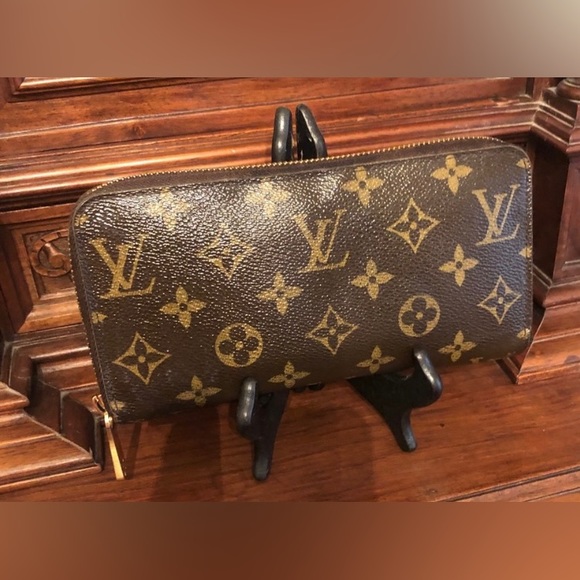 Louis Vuitton wallet - Picture 1 of 6